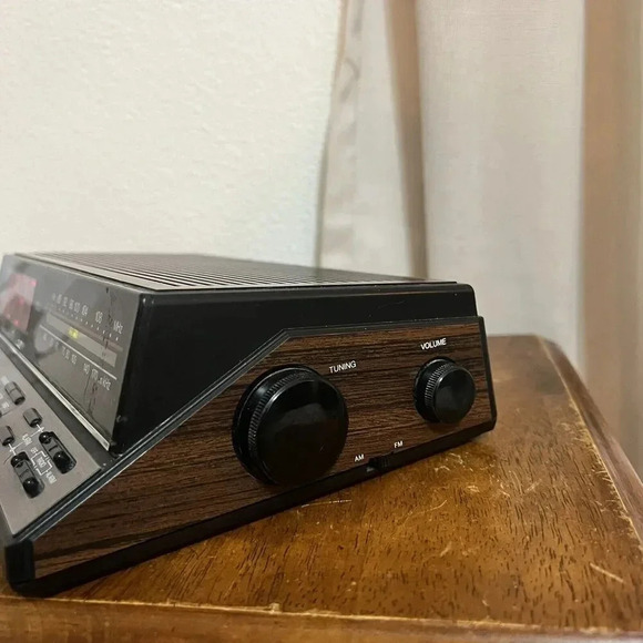 Vintage Realistic Chronomatic 267 AM/FM Alarm Clock Radio 12-1577 Wood Working - Picture 3 of 10